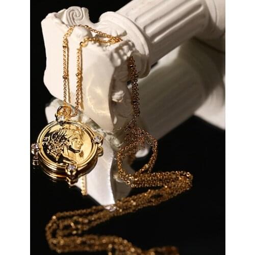 Amaiyllis 18K Gold Vintage Portrait Round Necklace Fashion Trend Embossed Gold Coin Chain Necklace For Female Jewelry