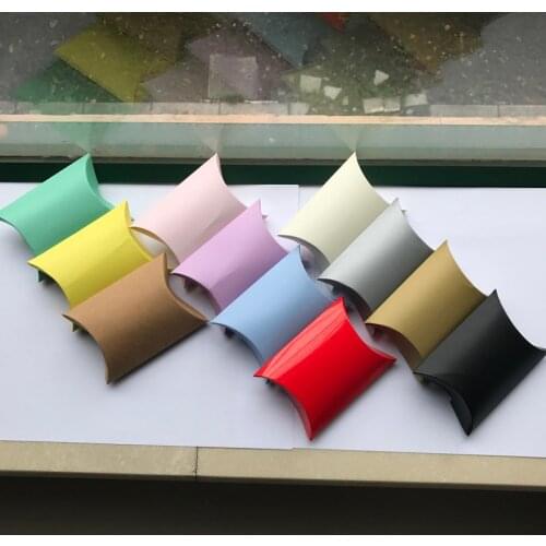 200Pcs/lot Paperboard Pillow Boxes Candy Box Wedding Party Favors and Gifts Boxes for Guests Xmas Decorations Free shipping