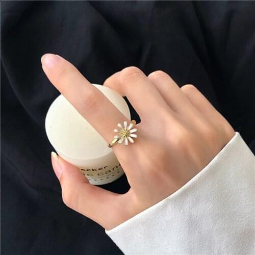 NEW Fashion Sweet Drop Glaze The Daisy Ring Small Pure And Fresh And Original Geometry Alloy Ring Jewelry Accessories