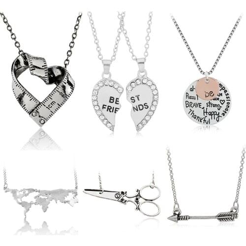 Vintage Moon Shaped Cat Heart Maple Pendant Necklace Women Clavicle Chain Fashion Jewelry Accessory