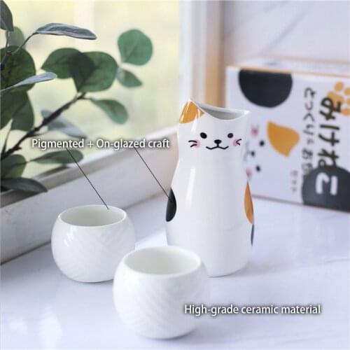 3pcs Maneki Neko Ceramic Sake Set Japanese Lucky Cat Wine Set (1 TOKKURI Bottle 300ml 2 OCHOKO Cups) Cute Wine Glass Pot Bar Set