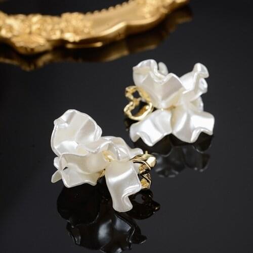 Dorado New Fashion French Temperament Pearl Petals Pendant Earrings For Women Baroque Heart Shape Jewelry Valentines Day Gift