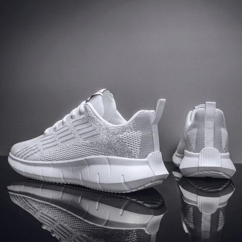 2021 New Breathable Thick Soled Running Shoes Mens Sports Shoes Comfortable Light Sneakers Fashionable Jogging Casual Shoes