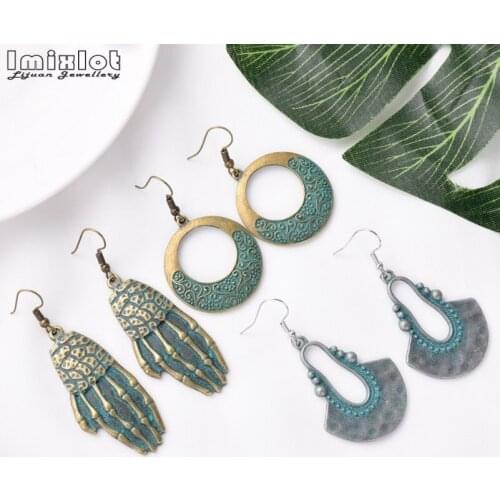 New Vintage Ethnic Skeleton Hands Dangle Drop Earrings for Women Hollow Carved Flower Round Circle Earrings Punk Party Jewelry