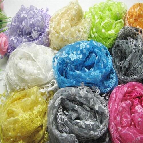 Women Neck Scarf Vintage Lace Sheer Floral Print Triangle Scarves Tassel Ladies Scarf Cute Shawl Sexy Head Wrap Comfortable