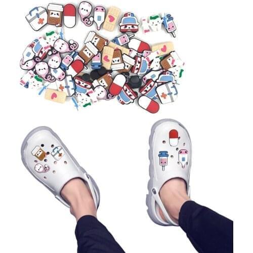 50pcs/lot Medical Supply Shoes Decoration Stethoscope Syringe Pill Accessories Chest Vibes Blood Bag Heart Shoe Charms Kids Gift