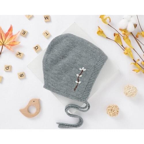 2020 Newborn 0-3 Months Baby Girl Knit Bonnets Flower Soft Comfortable Winter Warm Knited Beanie Hat with Floral Embroidery