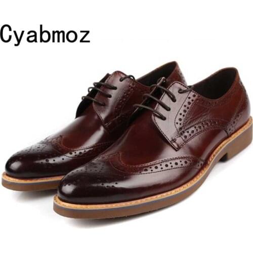 Vintage Man Carved Dress Shoes Genuine Leather Cow Leather Breathable Brogue Oxfords Business Formal Mens Wing Tip Flats