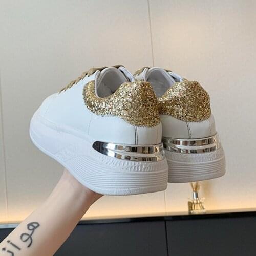 Womens Shoes 2021 New Golden Flash Tail Womens Fashionable Casual All-Match White Thick Bottom Heightened Sneakers shoes