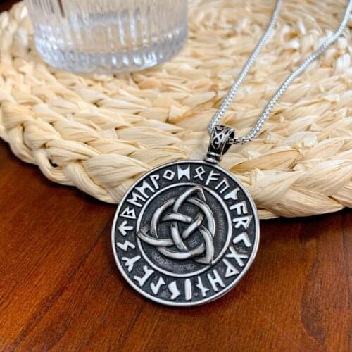 Vintage Celtics Knot Pendnat Necklace Men Womens Stainless Steel Round Shape Nordic Rune Pendant Punk Norse Amulet Jewelry Gift