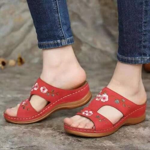 2021 Summer New Women Shoes Hollow Flower Embroidery Womens Sandals Wedge Heel Large Size Womens Slippers