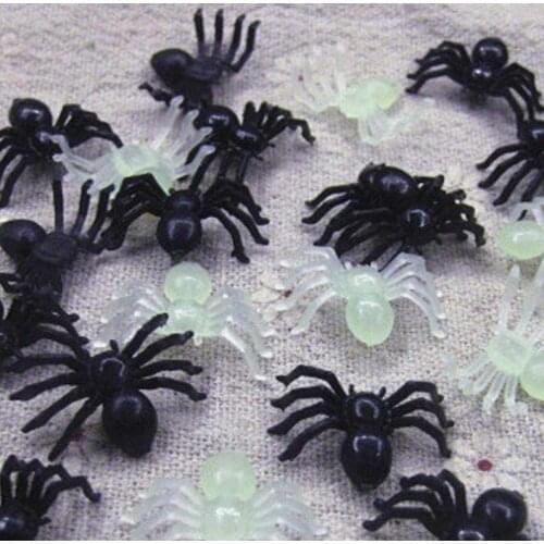 50PCS/lot Halloween Mini Plastic Black Luminous Spider Joking Birthday Toys DIY Decoration DIY Party Decorative Props