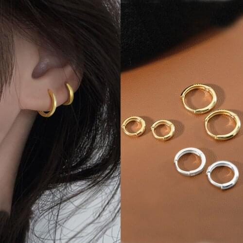娅斯美娜 Stud Earrings