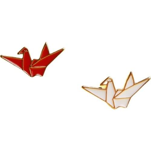 Golden Enamel Pin White Paper Crane Brooches Custom Lapel Pins Backpack Bag Cute Badge Jewelry Gifts