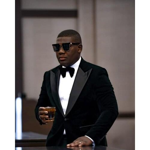 2019 New Black Velvet Tuxedo Jacket One Button Prom Party Suits Peaked Lapel Tuxedos For Men Groom Wedding Suits With Pants