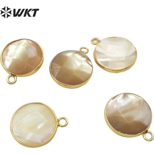 WT-JP182 WKT Natural Shell Pendant Round Bezel Setting Shell Pendant Shell Charm Pendant Trendy Pendant Jewelry Finding