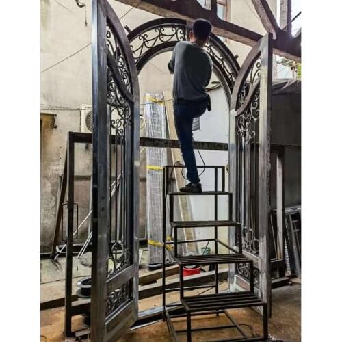 China Hotsale Glass Iron Door