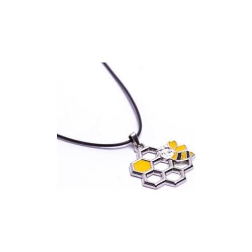 Bee Figured Vinlex Leather Necklace