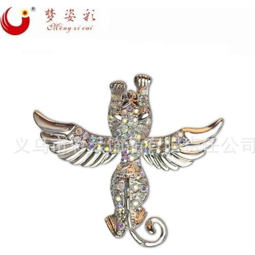 MZC Men Jewelry Classical Wing Lion Brooch For Male 2019 Animal Brooches white Broaches Collar Pin Broches Mujer Vintage