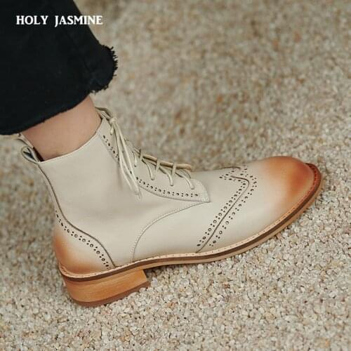 2021 Winter Handmade Genuine Leather Mid Heel Boots Block Carving Brogue Ankle Boot for Women Modern Boots Lace-up Women Boots