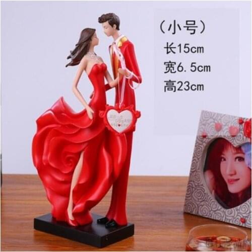 Girlfriends wedding Gift giving New girlfriend opening gifts Sculpture Lucky horse carriage Statue art Crafts home decoration