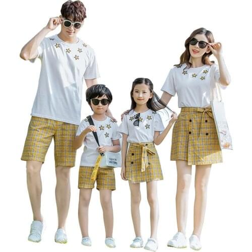 2019 Beach Twinning Girl Mother and Daughter Dress Clothes Big Sister Brother Same Clothes Father Son Shirts Mommy and Me Outfit