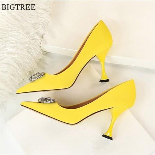 2021 Women 8.5cm Cat Heel Yellow Beige Valentine Pumps Pointed Toe Luxury Crystal Stripper High Heels Wedding Party Female Shoes