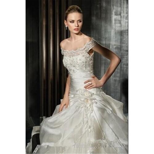 Vintage Lace Appliques A-Line Wedding Dresses 2020 Bridal Gowns Handmade Flowers Adorned Bandage Back Corset Garden