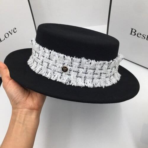During the spring and autumn winter new black and white wool hat for women fashion tide fedoras