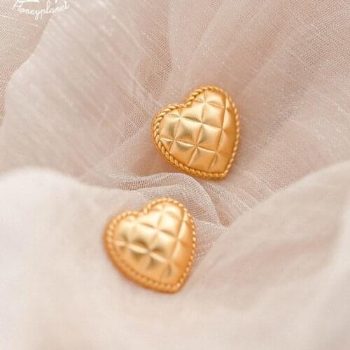 Vintage Gold Color Heart Shape Stud Earrings for Women Girls Retro Metal Geometric Statement Earrings Party Jewelry Oorbellen