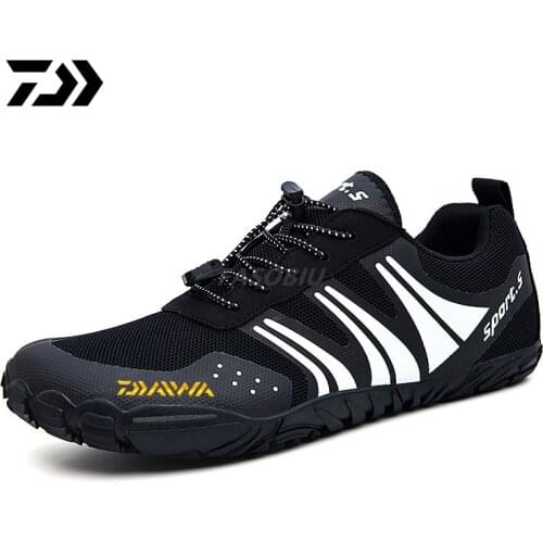 2021 Daiwa Mens Outdoor Wading Fishing Shoes Antiskid Quick Cycling Drying Shoes Beach Mountaineering Sports Fishing Shoes
