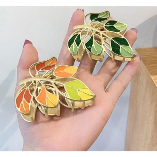 Fashion metal backs hair bun grasping clip headdress 2021 New Women elegant temperament alloy shark clip pearl hair ornament