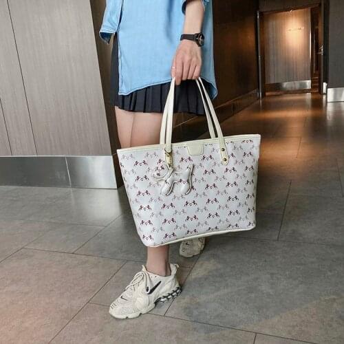 2020 New Fashion Woman Luxury Handbags,Square Womentote Bag,Pu Horse Print Shoulder Bag,18 Inch Messenger Bag with Pendant