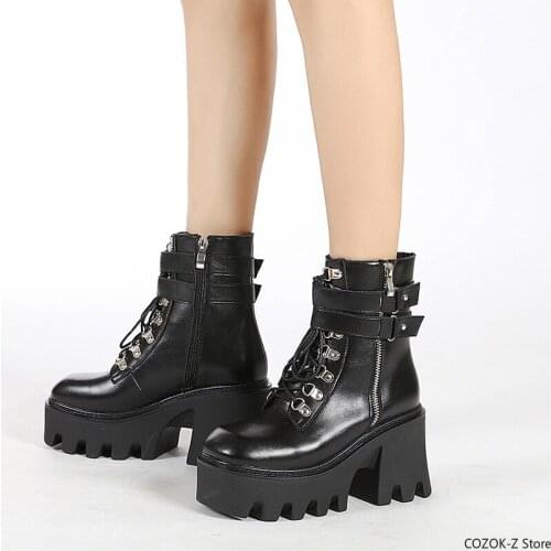 Sexy Rivet Autumn Boots Women Platform Boots Black Leather Gothic Punk Style Combat Boots For Women Mid Heels Comfortable