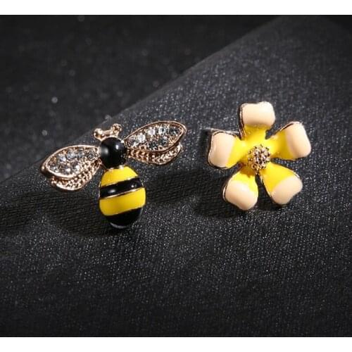 2020 Cute New Flower Zircon Earrings Bee Asymmetric Earrings Wholesale Fashion Jewelry Punk Stud Earrings for Women Girls Gift
