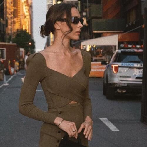 Spring and Autumn Long Sleeve Dress Women Splicing Knitted V-neck Casual Long Sleeve Backless Fashion Temperament Sexy Dress