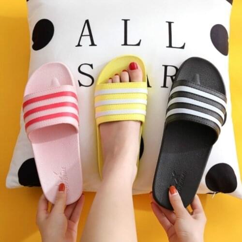 Kids Casual slippers Young boys and girls flip flops Bathroom Antiskid slippers Summer Teenagers Indoor and Outdoor Home shoes