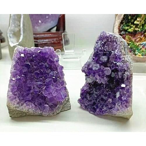 The best natural quartz crystal is the Uruguayan amethyst, which comes with Geode crystals