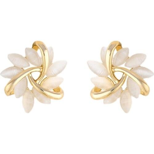 Elegant and Exquisite Opal Petal Circle Stud Earrings for Woman Classic Jewelry Luxury Party Girls Unusual Earrings