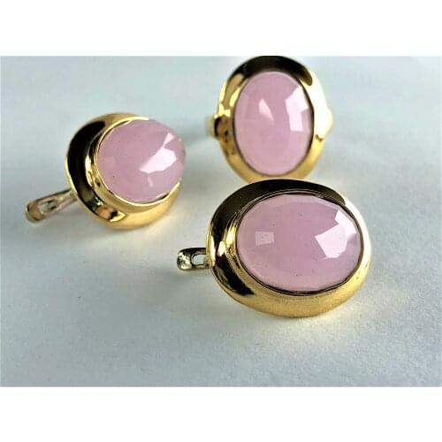 Large powder oval patterned chic stralig silver 925 ring with pink stone and gold frame