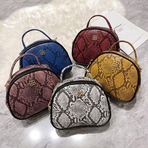 2021 Fashion Snake Printed Shoulder Messenger Bag Vintage Women Leather Curved Shell Shaped Purse Portable Street Travel Satchel