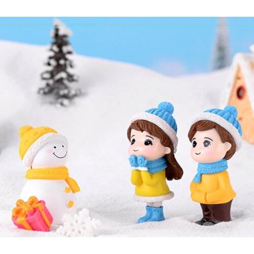 Winter Dress Lovers Snowman Boy Girl Studendt People Doll Toy Model Statue Figurine Ornament Miniatures Home Decor