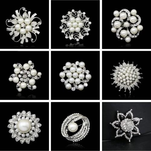 Pearl Crystal Flower Brooches Gift Woman Girl Bridal Wedding Jewelry Silver Color Party Coat Dress Fashion Lapel Pins