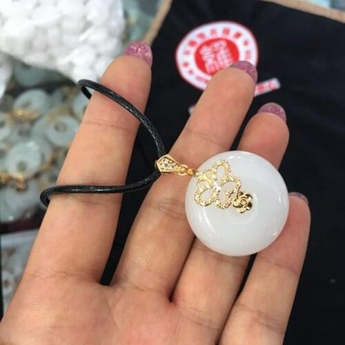 ： Natural Gold and Jade Pendant with Safety Clasp for Ladies' Blessing and Lucky Necklace for Christmas
