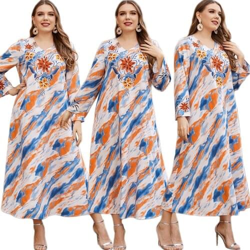 Elegant Women Ethnic Embroidery Muslim Dress Long Maxi Robe Abaya V-Neck Kaftan Clothing Caftan Jilbab Dubai Arab Gown Plus Size