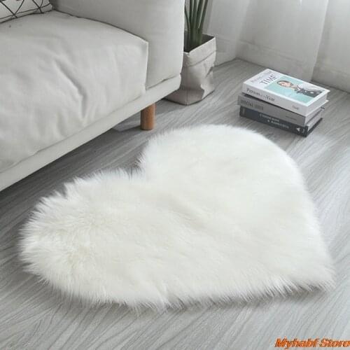 Soft Carpet Bedroom Floor Mat Love Heart Rugs Artificial Wool Hairy Carpet Faux Sheepskin Floor Mat Fluffy Area Rug Home Decor