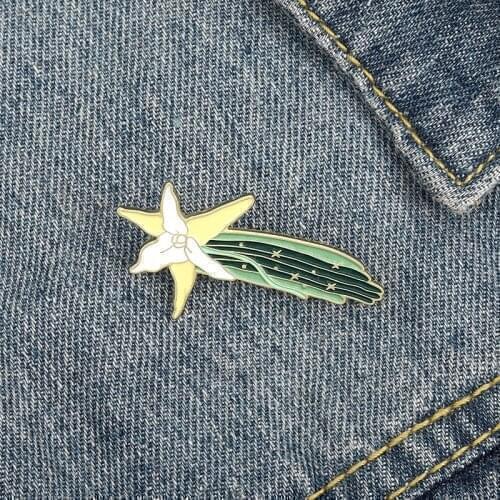 Fashion New Cartoon Personality Cute Sweet Luminous Flower Brooch Denim Collar Hundred Matching Decoration Badges for Men Women