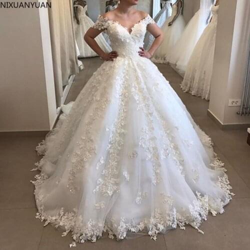 Off The Shoulder Puffy Ball Gown Wedding Dress Appliques Tulle V-neck Lace Wedding Gown Backless Robe De Mariee