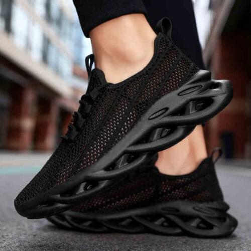 Summer Running Man Slip-on Black Sneakers Man Low Top Sport Shoes Male Blade Athletic Shoe Mesh Breathable Walking Men Shoue Q1a