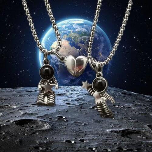 Astronauts Magnetic Paired Pendants Couple Necklaces For Women Men Best Friends Trendy Retro Astronaut Necklaces Fashion Jewelry